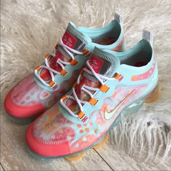 NWT Nike Air Vapormax Flyknit - Picture 2 of 8